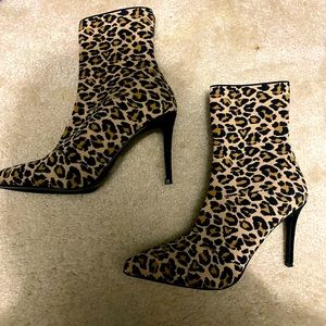 Steven Madden Leopard heel booties size 8.5